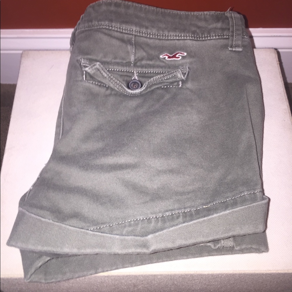 Hollister- size 0, green booty short
